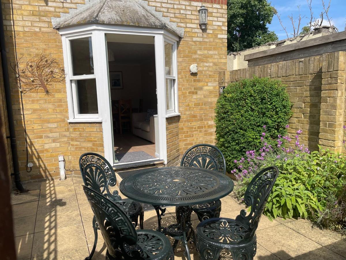 Villa Courtyard House, With Parking And Patio Garden Whitstable Exterior foto