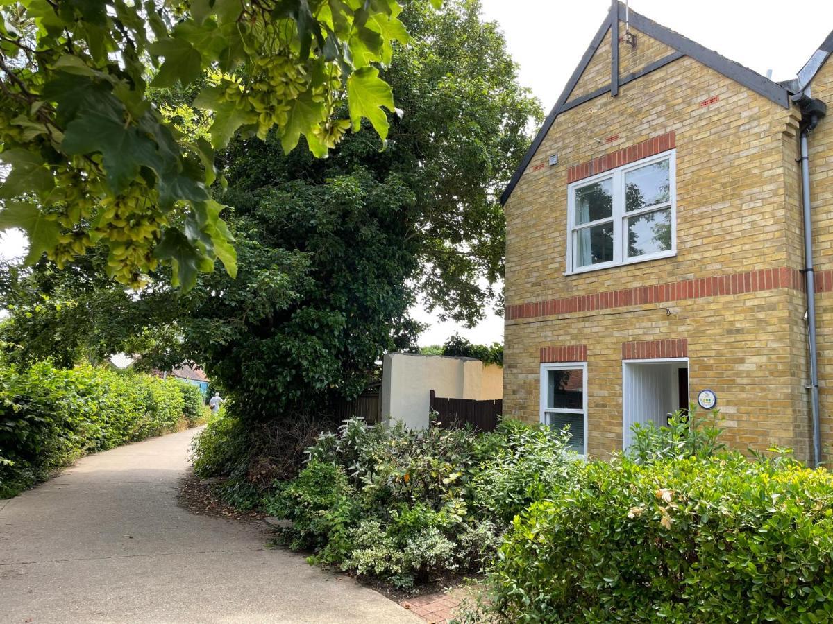 Villa Courtyard House, With Parking And Patio Garden Whitstable Exterior foto